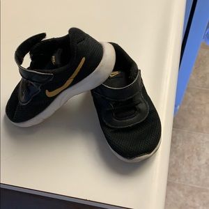 Toddler girl nike sneakers